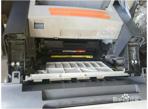 惠普m181fw打印机加碳粉教程2