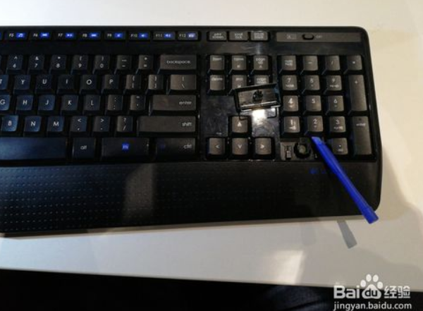 罗技MK545键盘怎么拆卸4