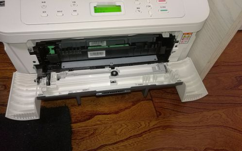 富士施乐2520打印机墨盒怎么更换1